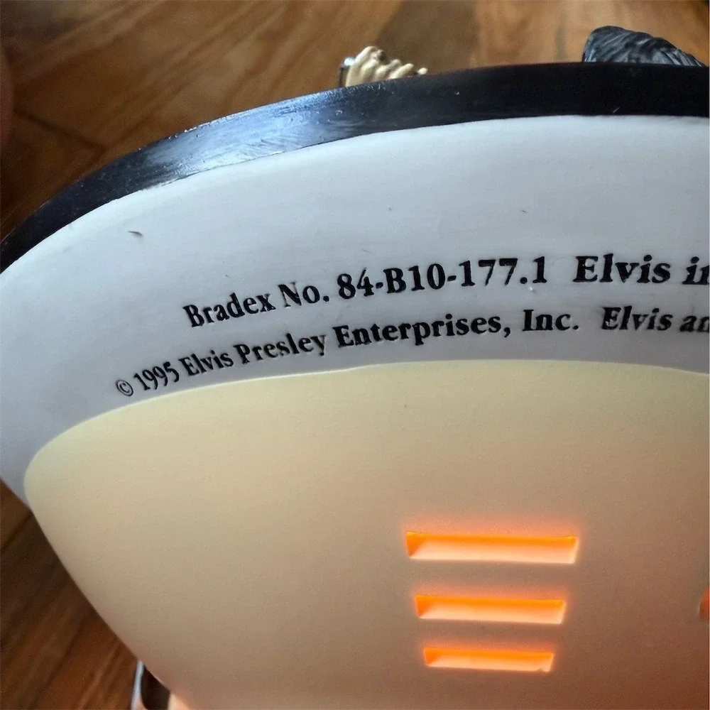 Bradford‎ Exchange Elvis Presley Lighted 3D Wall Plaque On Stage Hawaii